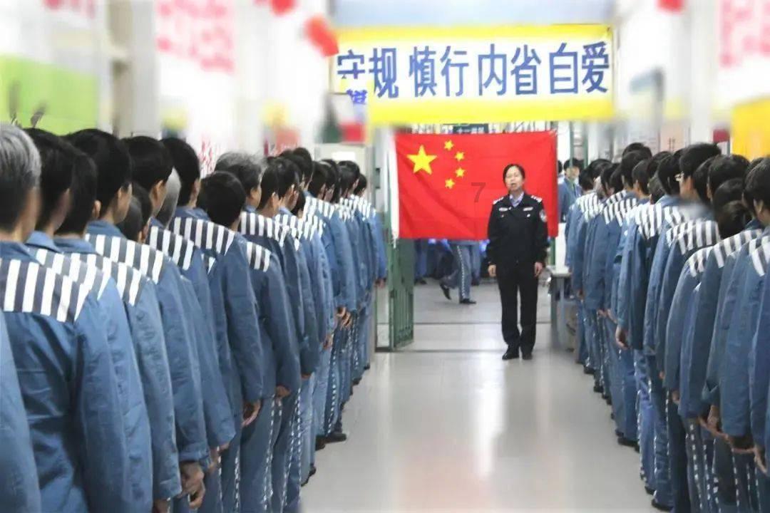 内维尔：拉什福德和朋友出去放松没问题，但要选对时机